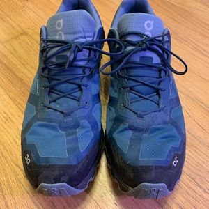 ON Cloud Venture Waterproof Trail Sneakers (Mens 13)